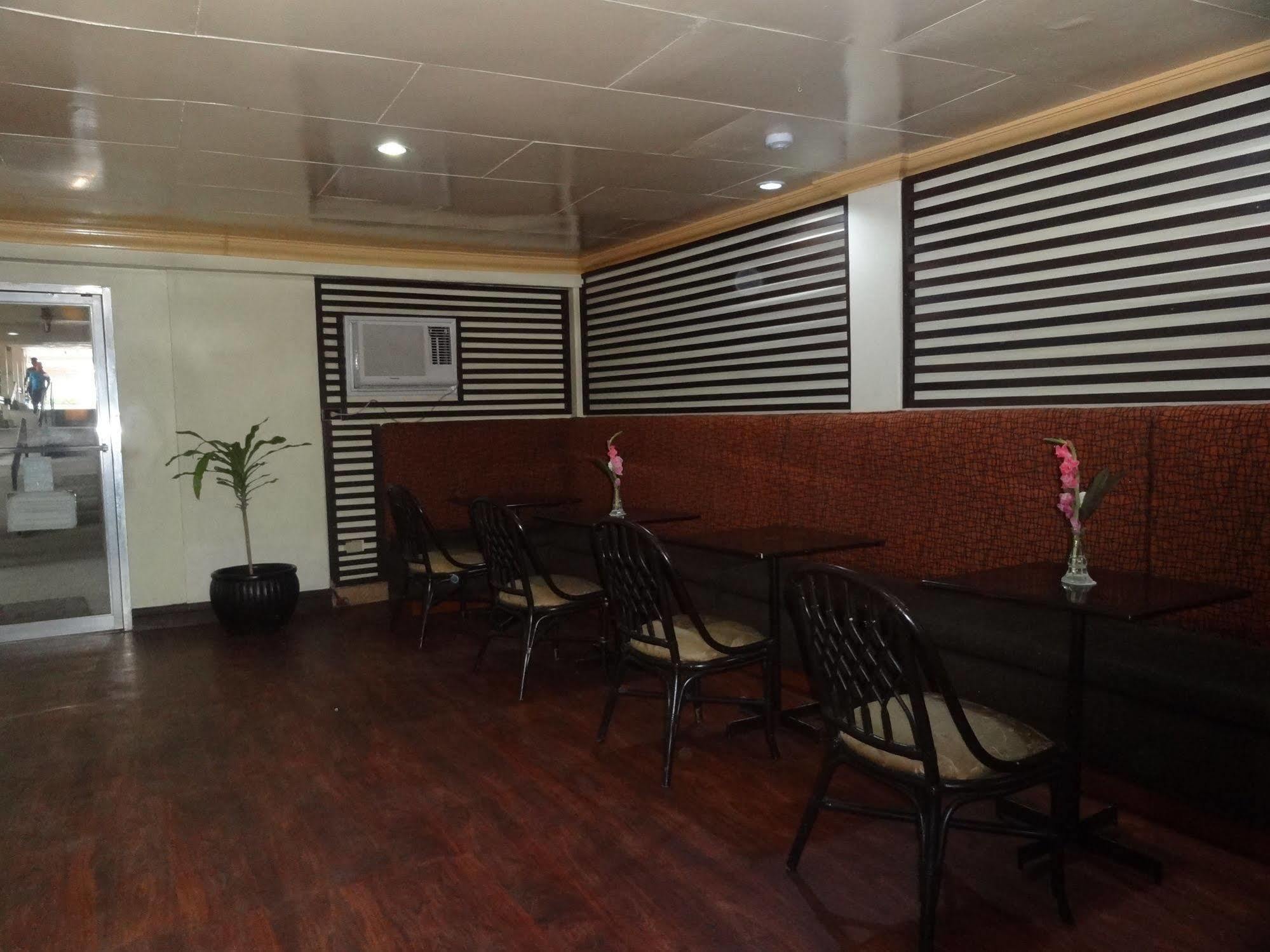 Hotel Cesario 麦克坦 外观 照片