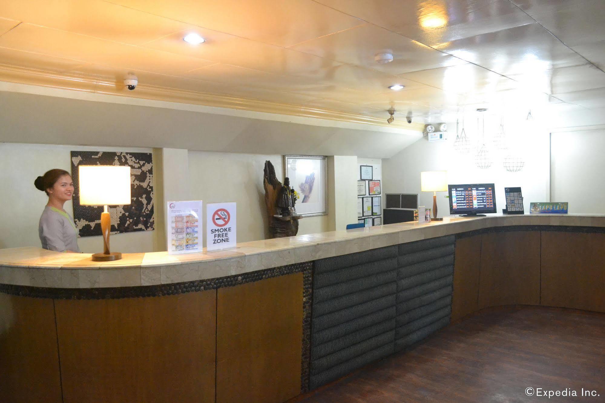 Hotel Cesario 麦克坦 外观 照片