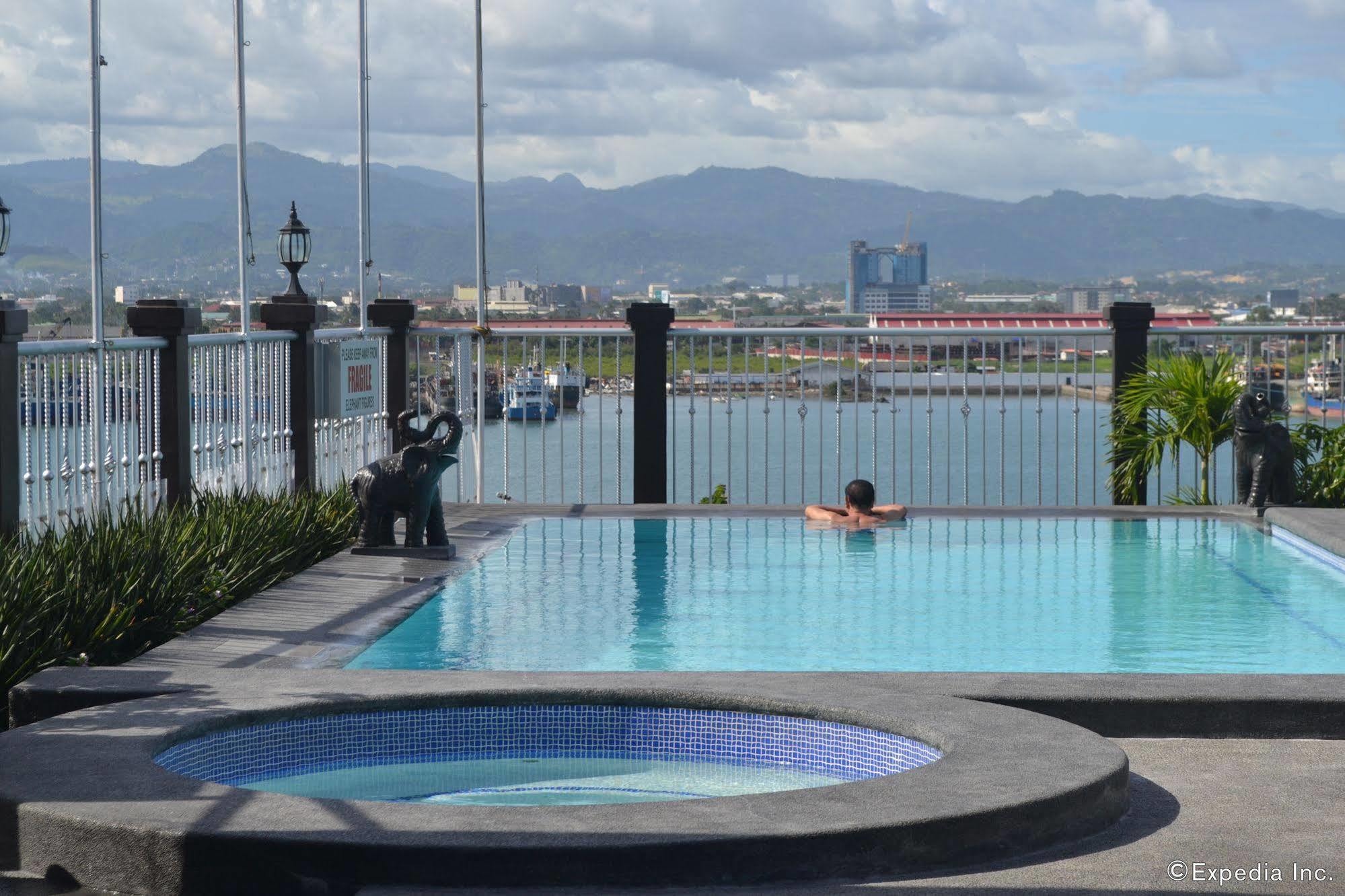 Hotel Cesario 麦克坦 外观 照片