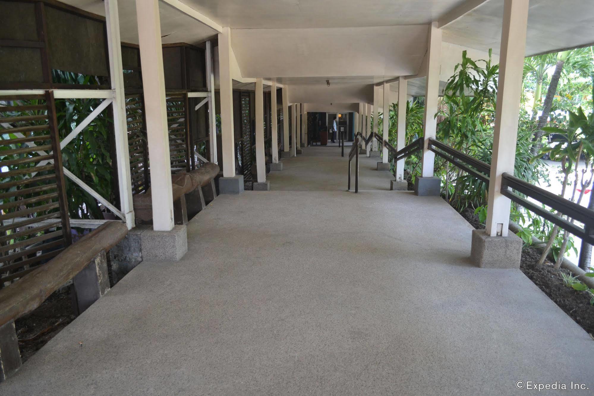 Hotel Cesario 麦克坦 外观 照片